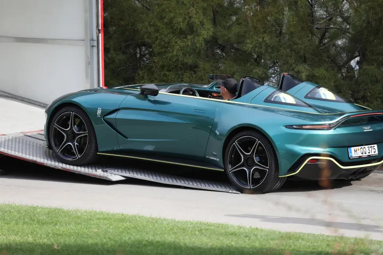 Najskuplja karavana luksuznih vozila stigla je u &Scaron;ibenik, pod budnim okom za&scaron;titara koji ne daju ni makac bliže