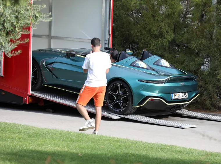 Najskuplja karavana luksuznih vozila stigla je u &Scaron;ibenik, pod budnim okom za&scaron;titara koji ne daju ni makac bliže