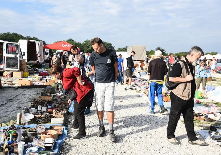 Cijene u eurima stigle i na Hrelić! Izbor školskih torbi i pribora skoro kao u šoping centrima