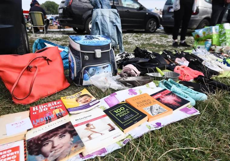 Cijene u eurima stigle i na Hrelić! Izbor školskih torbi i pribora skoro kao u šoping centrima
