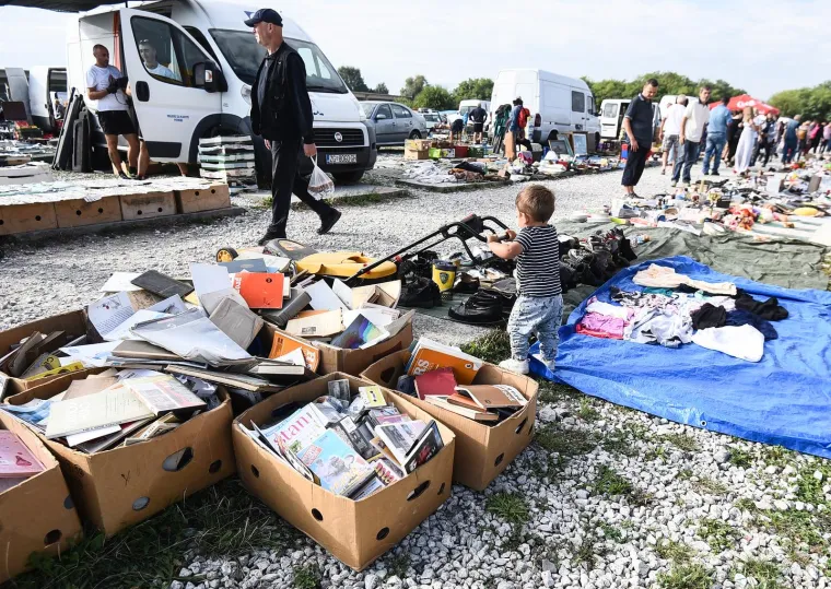 Cijene u eurima stigle i na Hrelić! Izbor školskih torbi i pribora skoro kao u šoping centrima