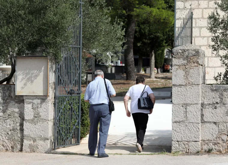 Škugori imaju rezerviranu prvu klupu u crkvi, no danas je ostala prazna: Čini se da strahuju od medija