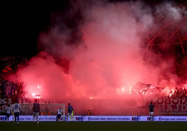 Galerija s hrvatskih stadiona: Torcida napravila spektakl protiv Belupa, BBB-i se zagrijali za Chelsea