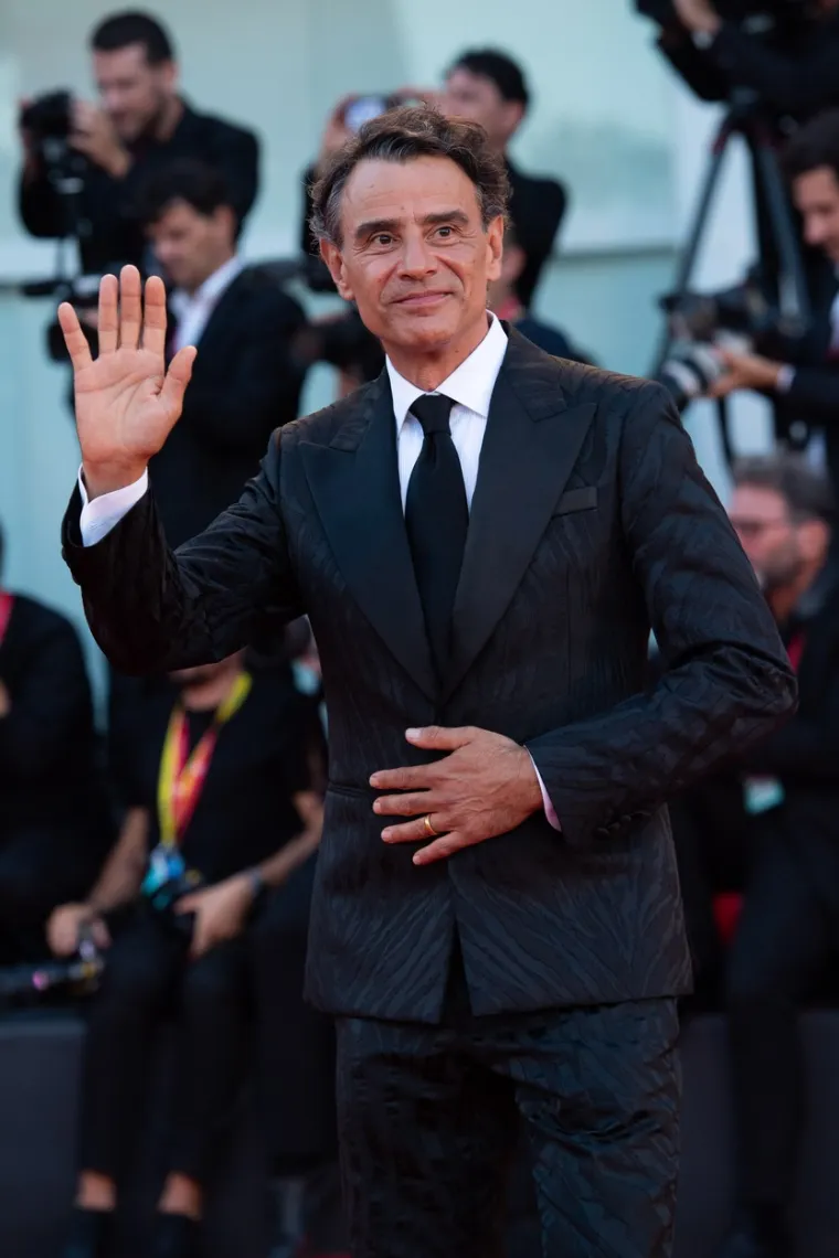 Penelope Cruz istaknula obline u cvjetnoj haljini, a vatrena Irina Shayk hrabro koračala u 'zločestom' satenu