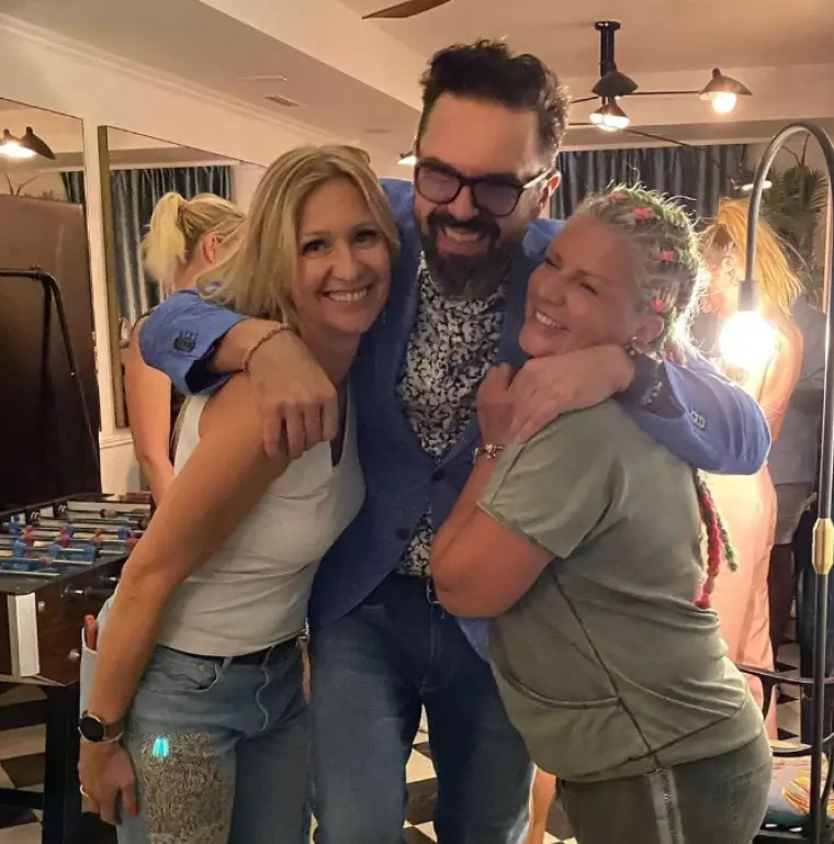 Ipak, Severina nije jedina s kojom je surađivala pova talentirana glazbenica. Milano je, tako, radila i s brojnim drugim zvijezdama poput Olivera Dragojevića, Petra Gra&scaron;e, Danijele Martinović, Marka Perkovića Thompsona, grupe Magazin i drugima. 