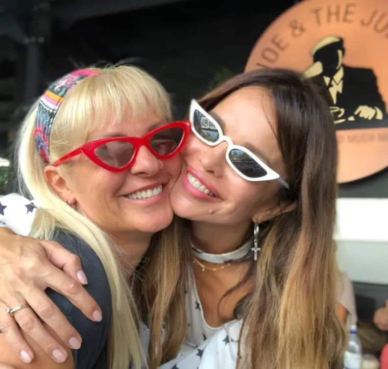 U jednom od rijetkih intervjua, Alenka je otkrila da je talent za glazbu u njihovoj obitelji jednostavno utkan u genetski kod. 