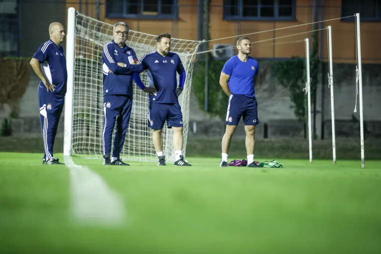 GALERIJA Posljednji trening Dinama pred veliki okr&scaron;aj s Chelseajem: Nedostaju neka važna imena