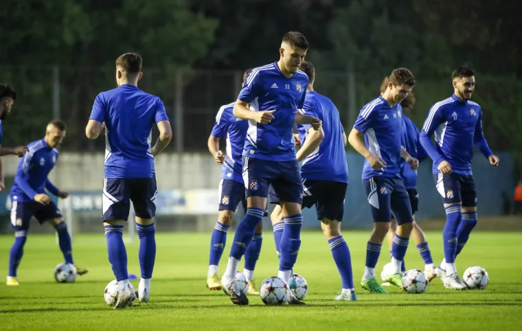 GALERIJA Posljednji trening Dinama pred veliki okr&scaron;aj s Chelseajem: Nedostaju neka važna imena