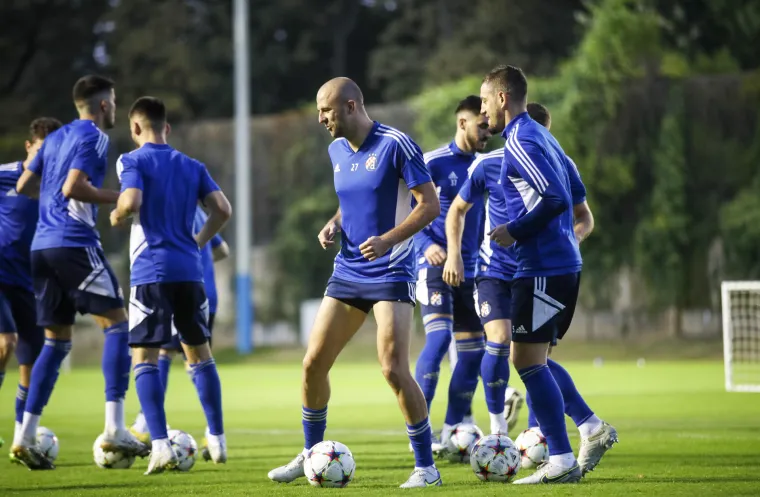 GALERIJA Posljednji trening Dinama pred veliki okr&scaron;aj s Chelseajem: Nedostaju neka važna imena