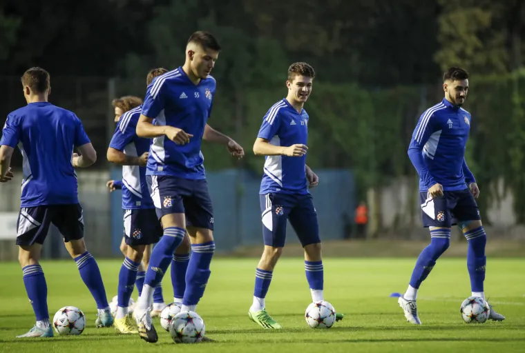 GALERIJA Posljednji trening Dinama pred veliki okr&scaron;aj s Chelseajem: Nedostaju neka važna imena