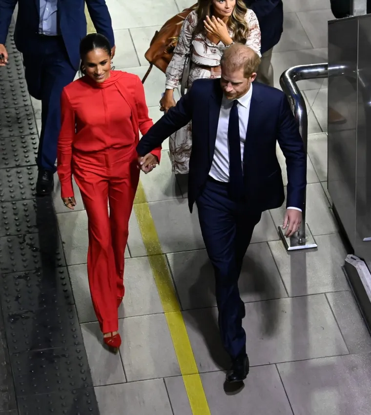 Britanci jedva dočekali famozan govor Meghan Markle, kad ono... Točno 54 puta napravila je stvar koja ih je iživcirala