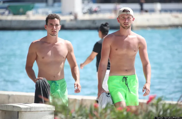 Zgodne turistkinje privlačile poglede u Splitu: Sudeći po ovim prizorima, bablje ljeto nikad nije bilo vrelije