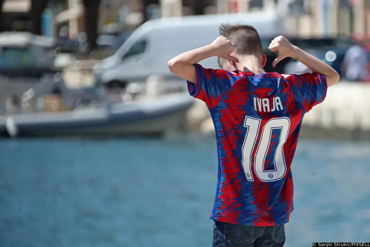 Zgodne turistkinje privlačile poglede u Splitu: Sudeći po ovim prizorima, bablje ljeto nikad nije bilo vrelije