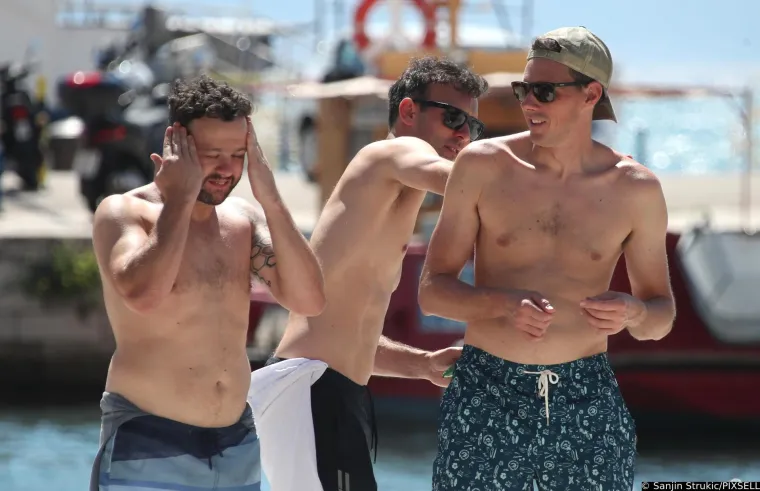 Zgodne turistkinje privlačile poglede u Splitu: Sudeći po ovim prizorima, bablje ljeto nikad nije bilo vrelije