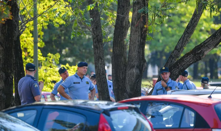 Ogorčeni simpatizeri Dinama pojavili se gradonačelniku Tomaševiću ispred radnog mjesta, policija sve nadzirala