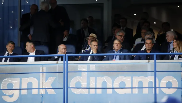 Zvone Boban se vratio na Maksimir: Provjerite u čijem dru&scaron;tvu legenda gleda utakmicu