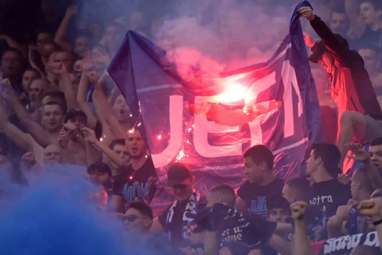 Totalni hard-core na Maksimiru: U jednom trenutku samo je počelo gorjeti; UEFA se ovakvom '&scaron;amaru' iz Zagreba nije nadala