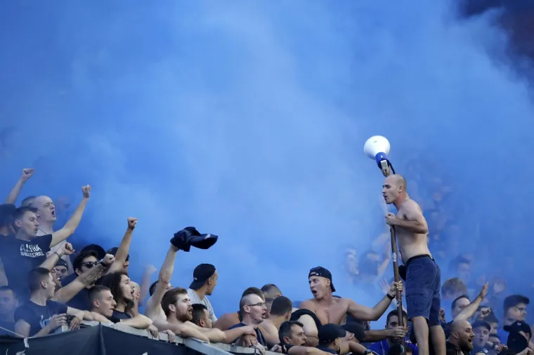 Totalni hard-core na Maksimiru: U jednom trenutku samo je počelo gorjeti; UEFA se ovakvom '&scaron;amaru' iz Zagreba nije nadala
