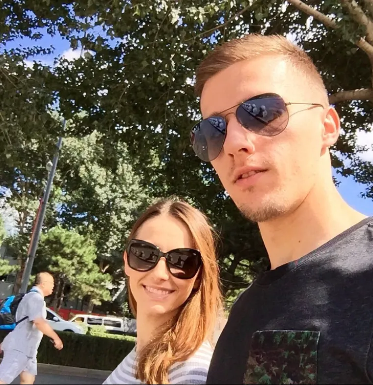 Prvi sin Manuel rodio se šest mjeseci prije nego što su uplovili u bračnu luku pa su na vjenčanju obavili i njegovo krštenje. Drugog sina dobili su u veljači prošle godine, a nogometaš je prisustvovao porođaju.