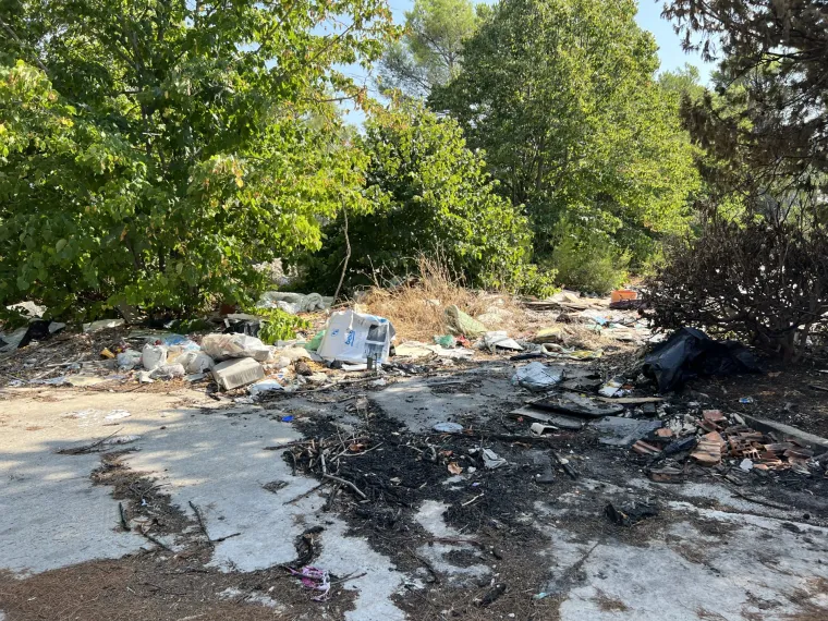 Nekada elitna vojna baza, a danas ruglo uz more: Šepurine su pretvorene u najveće ilegalno odlagalište otpada