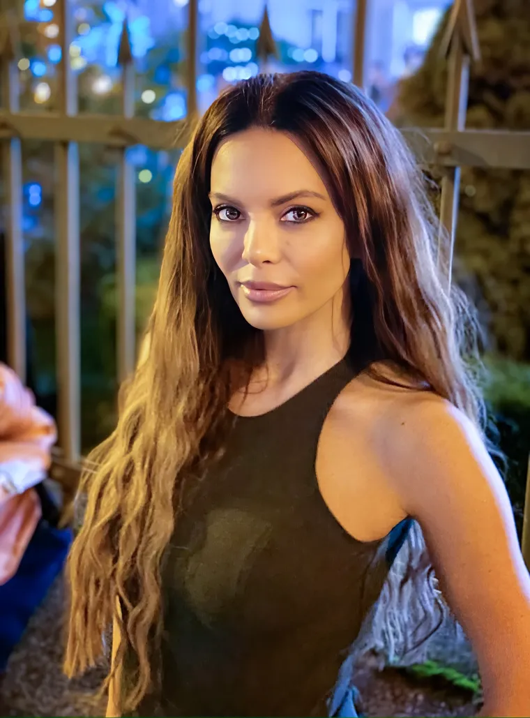 Nikolina ne krije zadovoljstvo zbog novih poslovnih izazova i kaže da dolaze u pravom trenutku: &quot;Vrijeme je za novo poglavlje, nove teme i priče, a ova emisija je odraz mog kuta gledanja na život. Veliki sam esteta u duši, ljepota u kojoj živimo i ljepota življenja je nešto što mene najviše određuje i što ću pokušati prenijeti kroz emisiju i na gledatelje. I pored brojnih događanja oko nas, mislim da je važno da iz medija čujemo i optimistične poruke.&quot;