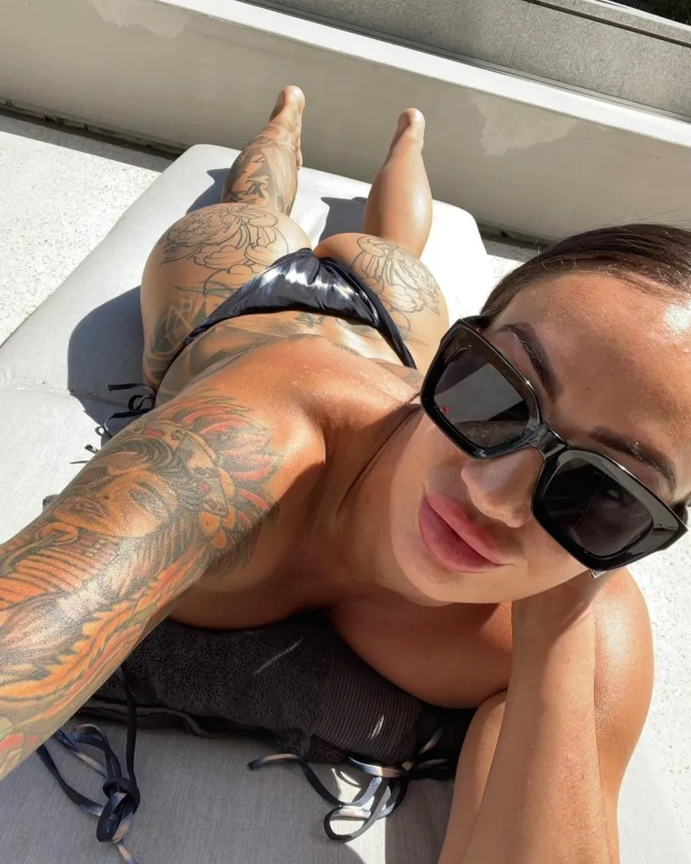 &Scaron;okirala je priznanjem da radi kao eskort dama, odmah se doznalo i koliko naplaćuje po satu