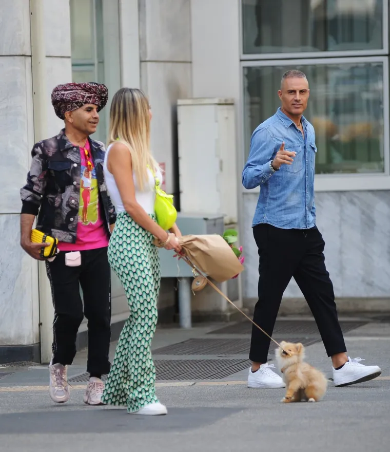 Diletta u zanimljivoj &scaron;etnji: Prvo joj je obožavatelj uručio poklon, a nakon toga je u&scaron;la u auto s nepoznatim mu&scaron;karcem