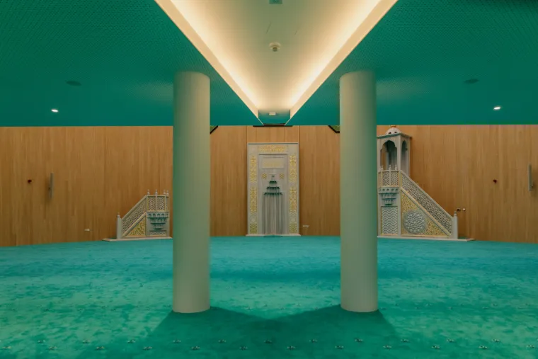EKSKLUZIVNO Turski mramor i 24-karatno zlato: Pogledajte kako izgleda unutra&scaron;njost sisačke džamije