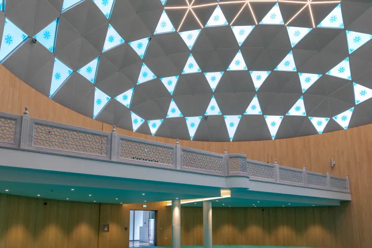 EKSKLUZIVNO Turski mramor i 24-karatno zlato: Pogledajte kako izgleda unutra&scaron;njost sisačke džamije