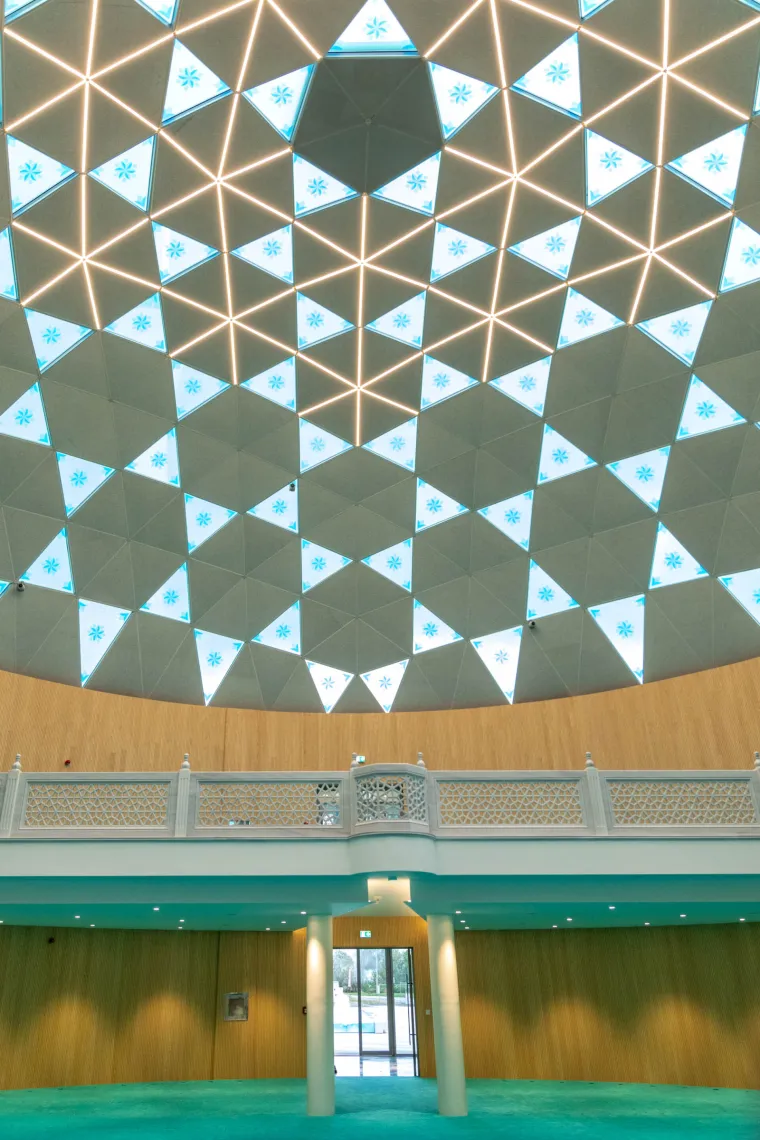 EKSKLUZIVNO Turski mramor i 24-karatno zlato: Pogledajte kako izgleda unutra&scaron;njost sisačke džamije