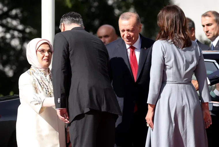 Sanja ostavila sve bez daha, ni Erdoganova supruga nije joj mogla odoljeti: Prva dama Lijepe na&scaron;e odu&scaron;evila, svi su gledali samo u nju