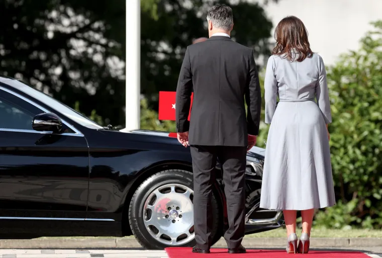 Sanja ostavila sve bez daha, ni Erdoganova supruga nije joj mogla odoljeti: Prva dama Lijepe na&scaron;e odu&scaron;evila, svi su gledali samo u nju