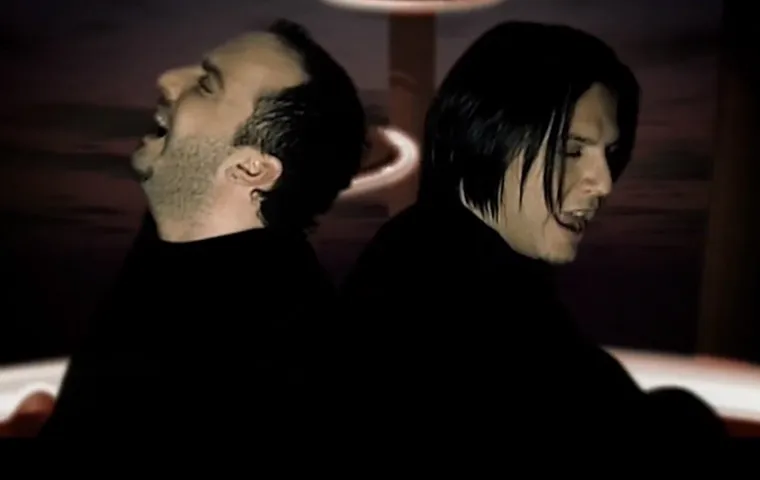 Singl "Oprostija bi sve", na kojem gostuje Tony Cetinski, otvara drugi studijski album "Kosti i tilo" grupe Buđenje. 