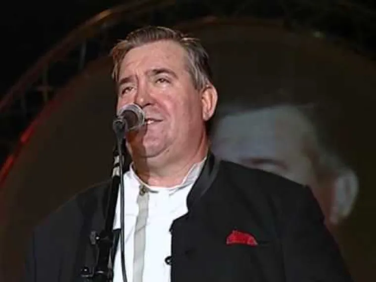 "Vilo moja" pjesma je koju je skladao Ivica Badurina na stihove Vlaste Juretić. Praizvedena je na festivalu Melodije Istre i Kvarnera 1997. godine, a tada su je pjevali Vinko Coce i klapa Krk.