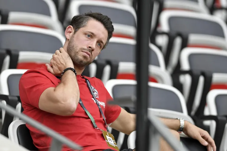 Pomahnitali huligani brutalno se potukli na stadionu, utakmica kasnila 55 minuta: Desetak ozlijeđenih u općoj makljaži, dvoje vrlo teško