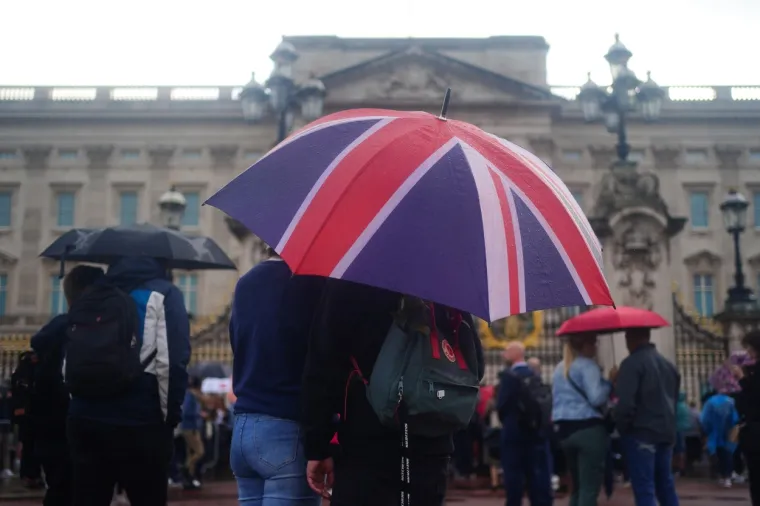 Velika Britanija zavijena u crno: Svi oplakuju najdugovječniju britansku kraljicu