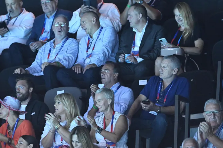 Nema koga nema u uzavreloj Spaladium Areni: Splitske lipotice očarale, kći slavnog Vatrenog s najvažnijom osobom u svom životu gleda utakmicu