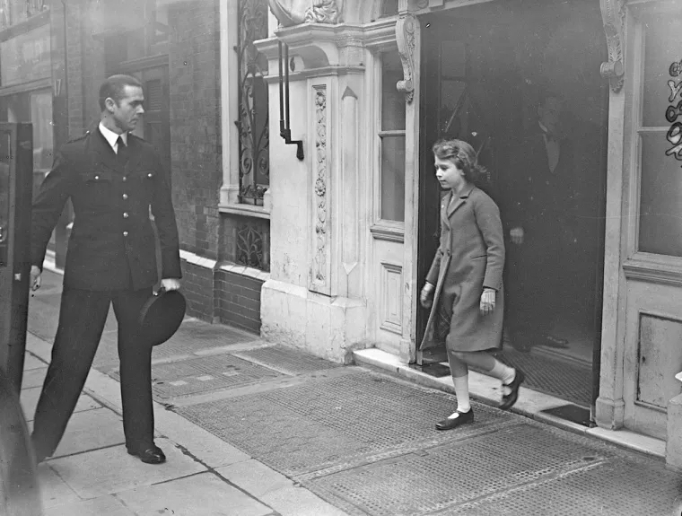 Pogledajte fascinantne fotografije Elizabete dok je još bila princeza: U nježnim plavim očima krila se odlučna kraljica