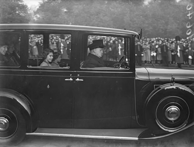 Pogledajte fascinantne fotografije Elizabete dok je još bila princeza: U nježnim plavim očima krila se odlučna kraljica