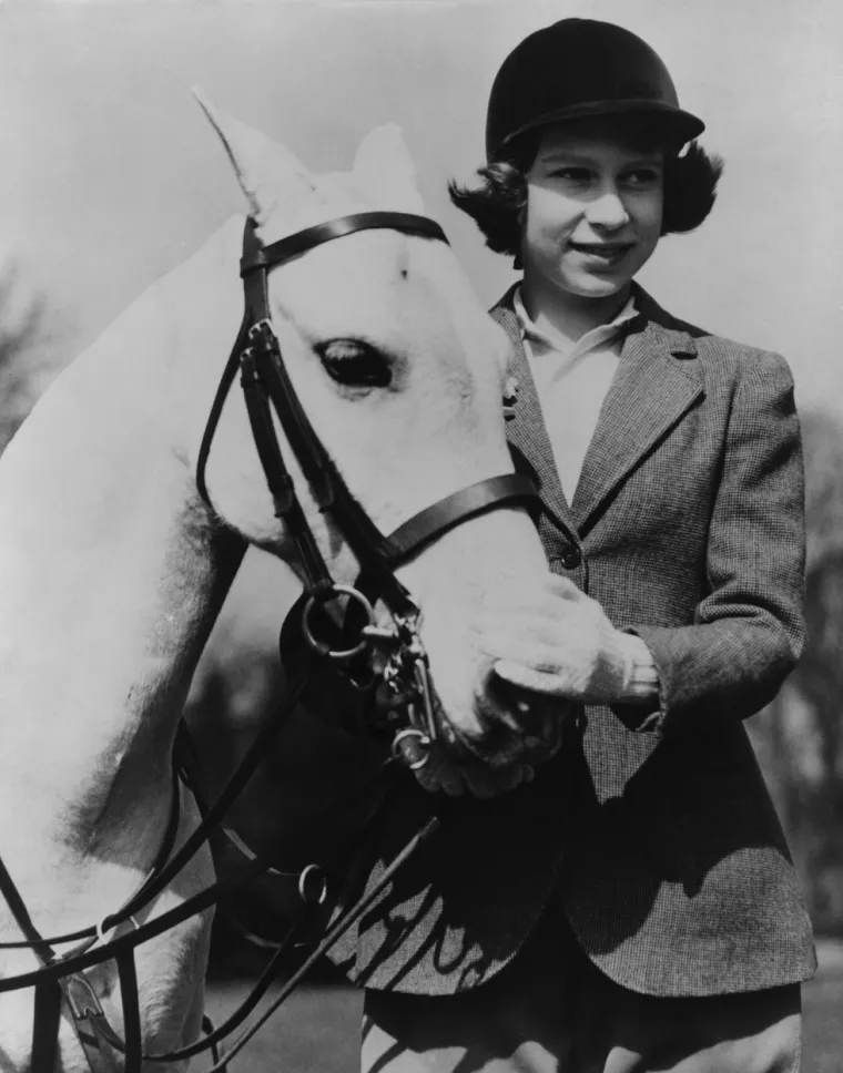 Pogledajte fascinantne fotografije Elizabete dok je još bila princeza: U nježnim plavim očima krila se odlučna kraljica