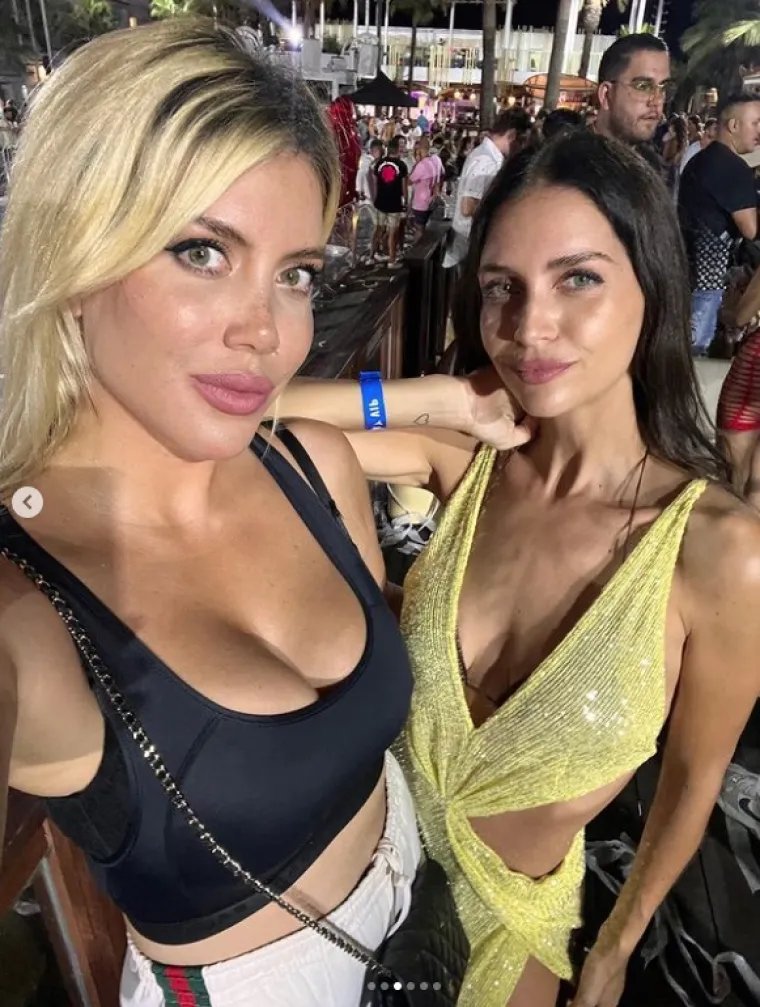 Za ovu posebnu prigodu, gospođa Icardi je zaludila sve obožavatelje svojim dekolteom