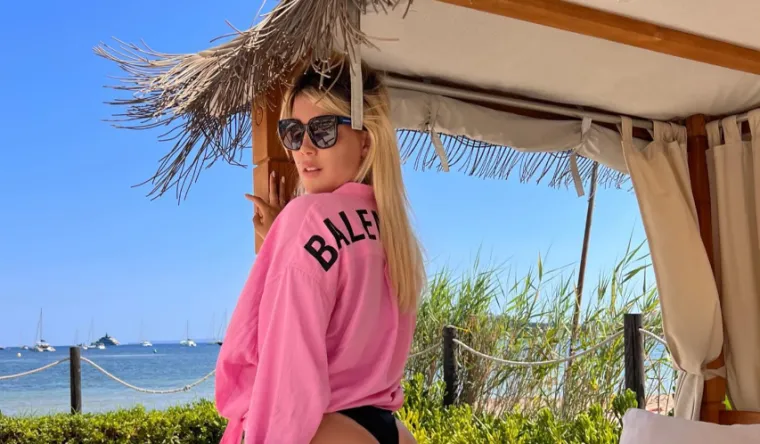 Za ovu posebnu prigodu, gospođa Icardi je zaludila sve obožavatelje svojim dekolteom