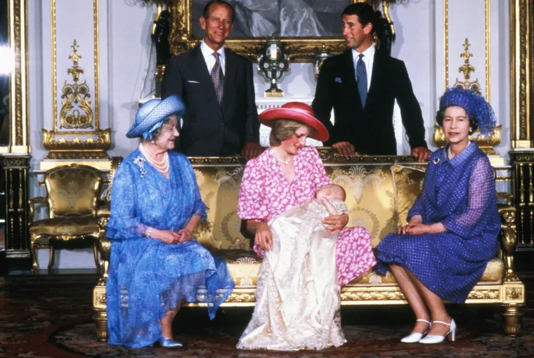 Charles i Diana su se 1992. godine javno rastali, a 1995. kraljica je konačno naložila da se njih dvoje zakonski razvedu. U tom je trenutku Diana otišla &quot;svojim putem&quot; te je medijima povremeno otkrivala intimne dijelove svog života. Lady Di postala je &quot;slaba karika&quot; kraljevske obitelji, istaknula je Ingrid.