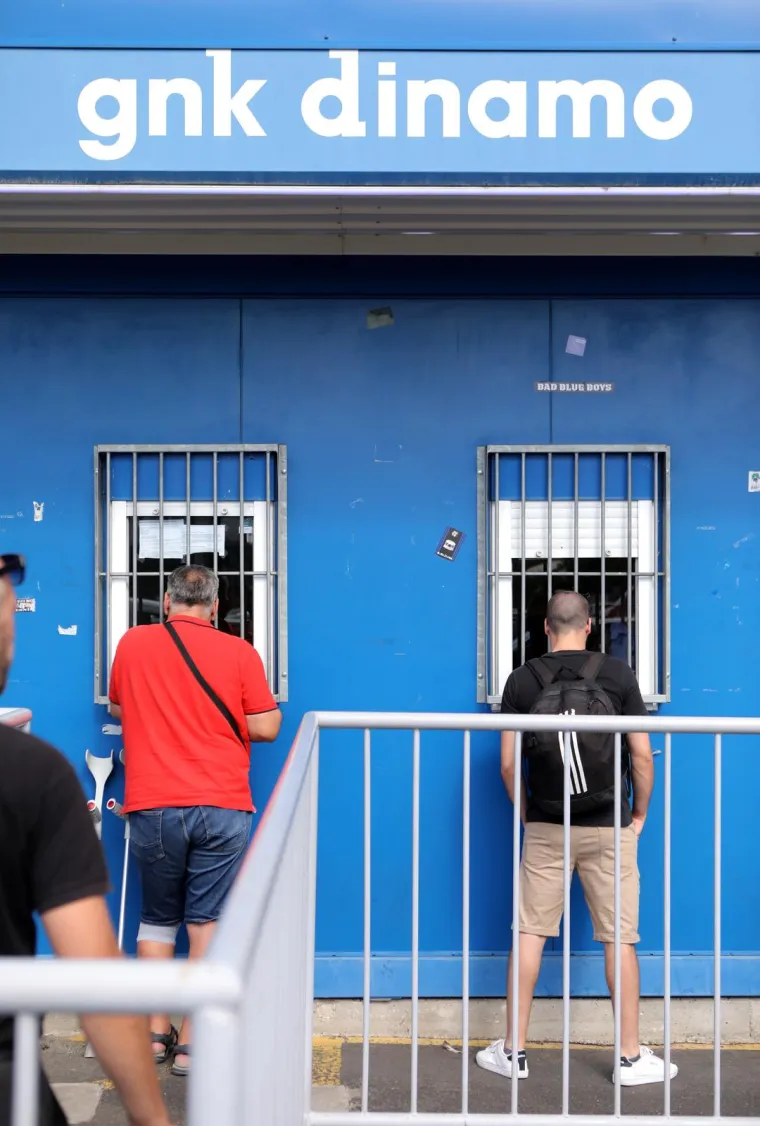 Veliki interes vlada za prvo gostovanje Dinama u grupi Lige prvaka ove sezone, neki su s 'rekvizitima za preživjeti' do&scaron;li noćas u pola dva