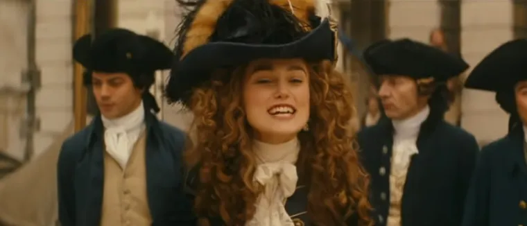 10. Vojvotkinja - Sedamnaestogodi&scaron;nja Georgiana lijepa je, inteligentna i &scaron;armantna aristokratkinja, odu&scaron;evljena prosidbom starijeg vojvode od Devonshirea te se, po savjetu svoje obitelji koja od tog braka puno očekuje, za njega i udaje. Nažalost, vojvoda je suzdržan i tvrd čovjek zainteresiraniji za svoje pse negoli za upoznavanje vlastite supruge, od koje želi samo sina. Georgiana utjehu pronalazi u visokim dru&scaron;tvenim krugovima u koje je u&scaron;la udajom, poglavito u dru&scaron;tvu mladoga plemića Charlesa Greya.