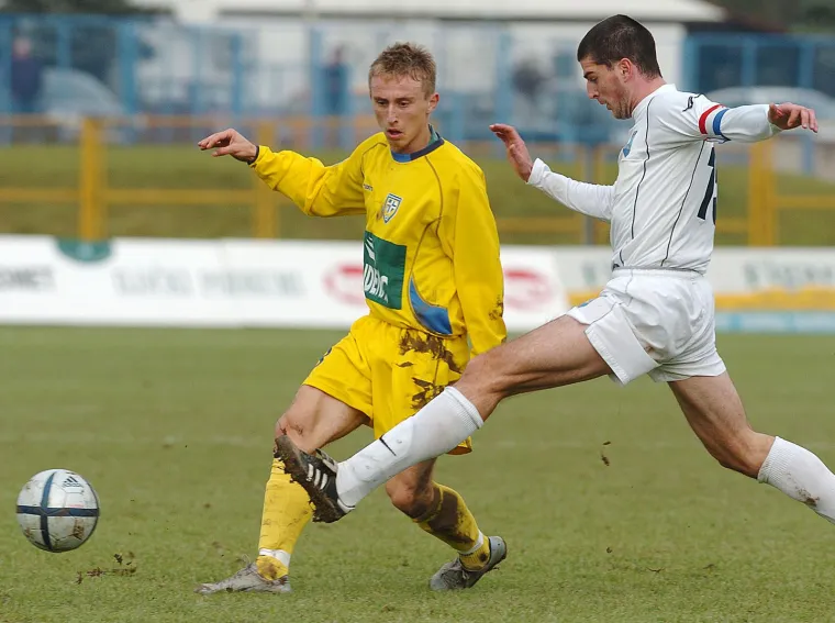 Iako je Modrić briljirao u dresu Zrinjskoga u Zagrebu nisu bili impresionirani te su ga poslali na novu posudbu. Ovog puta u sezoni 2004./2005. Modrić je završio u Divu iz predgrađa. Luka je i u tom klubu bio najbolji pojedinaca, a Inter je na opće iznenađenje završio prvi na polusezoni. Modrić je upisao 18 nastupa i četiri pogotka, a Dinamo ga je prije vremena no Modrima nije pomogao da ne završe u Ligi za bedaka.