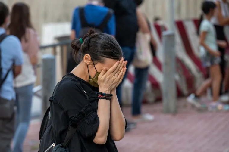 Deseci tisuća Britanaca u suzama se oprašta od pokojne kraljice: U katedrali sv. Pavla održana misa u njezinu čast