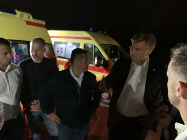 Stižu prve fotografije s mjesta stravične nesreće u Novskoj