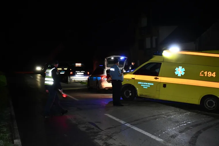 Pogledajte slike s mjesta stravične nesreće: Putnički vlak se prevrnuo nakon sudara s teretnim