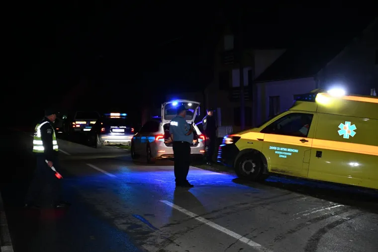 Pogledajte slike s mjesta stravične nesreće: Putnički vlak se prevrnuo nakon sudara s teretnim